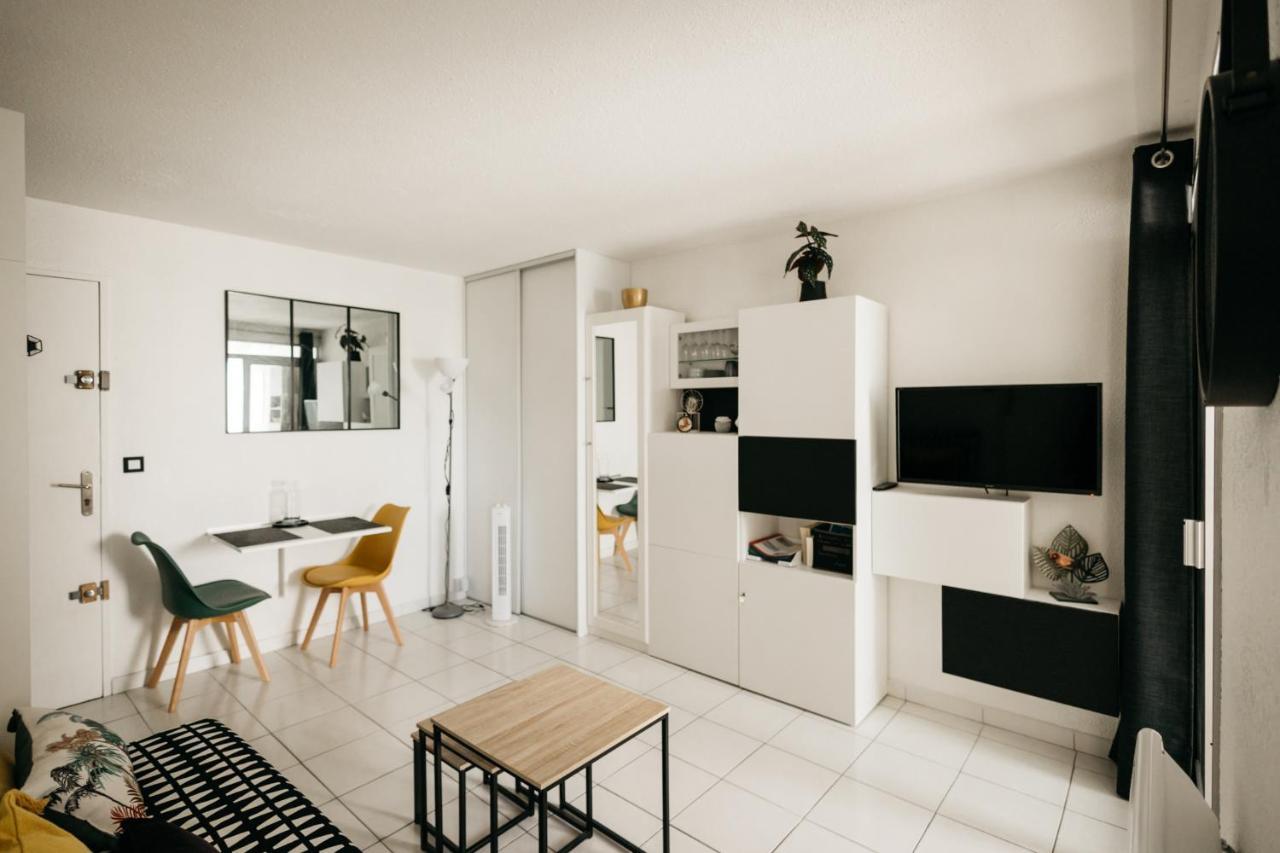 Cosy T1, A 10 Minutes A Pieds Des Plages Frejus Ngoại thất bức ảnh