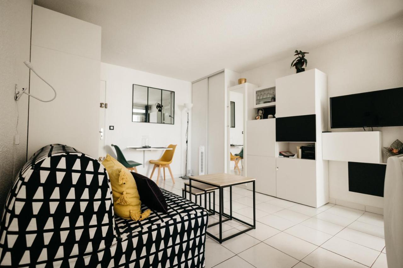Cosy T1, A 10 Minutes A Pieds Des Plages Frejus Ngoại thất bức ảnh