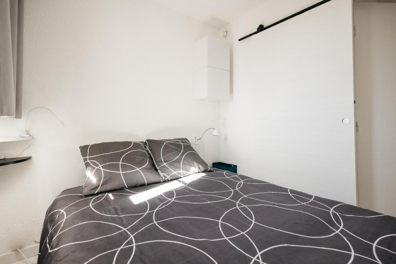 Cosy T1, A 10 Minutes A Pieds Des Plages Frejus Ngoại thất bức ảnh