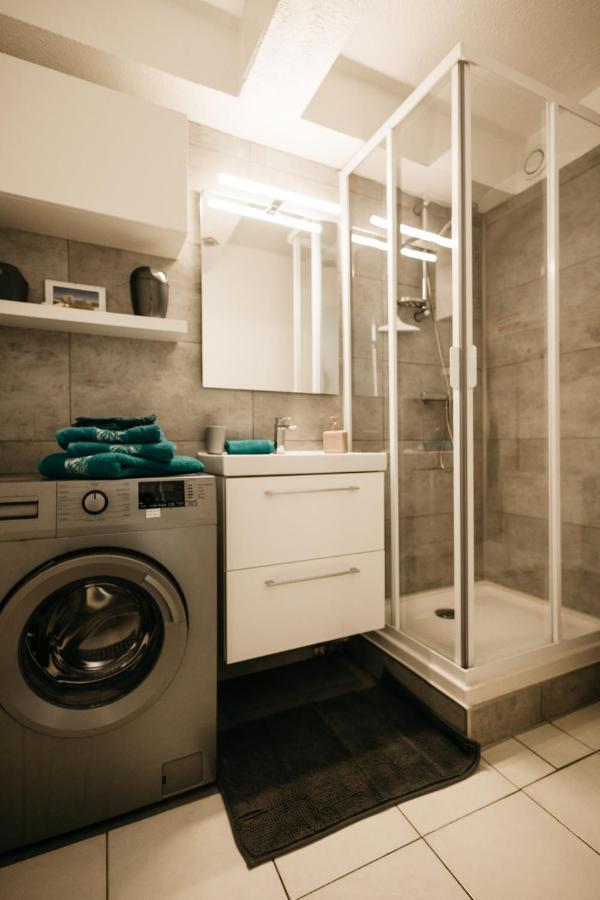 Cosy T1, A 10 Minutes A Pieds Des Plages Frejus Ngoại thất bức ảnh
