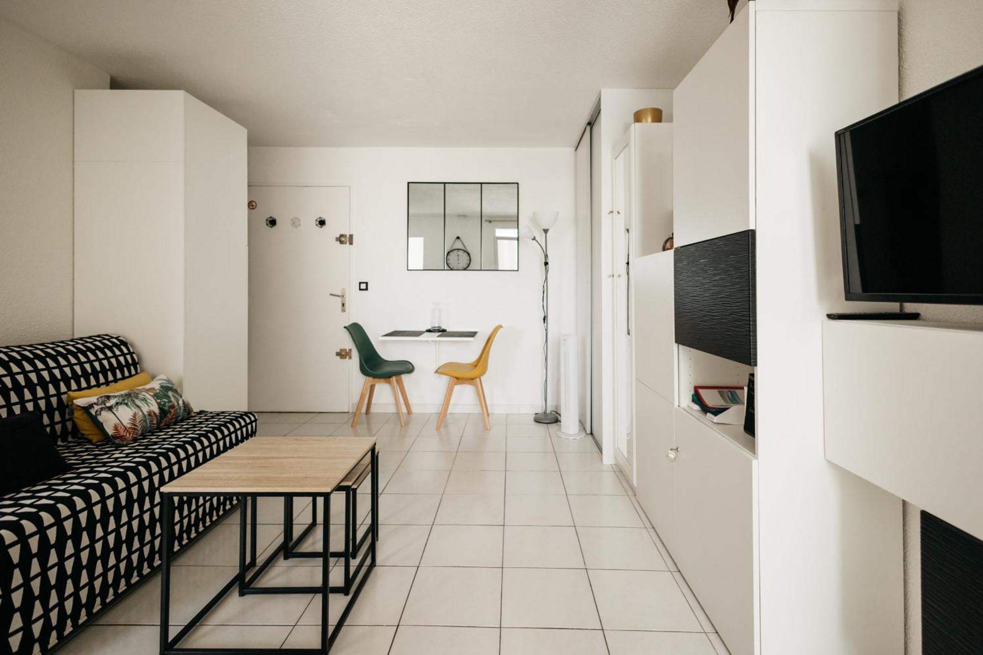 Cosy T1, A 10 Minutes A Pieds Des Plages Frejus Ngoại thất bức ảnh