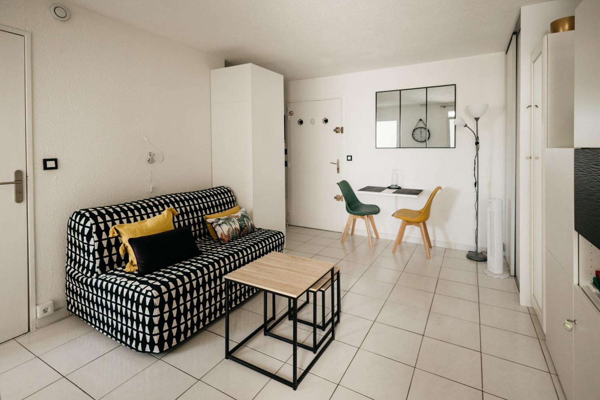 Cosy T1, A 10 Minutes A Pieds Des Plages Frejus Ngoại thất bức ảnh