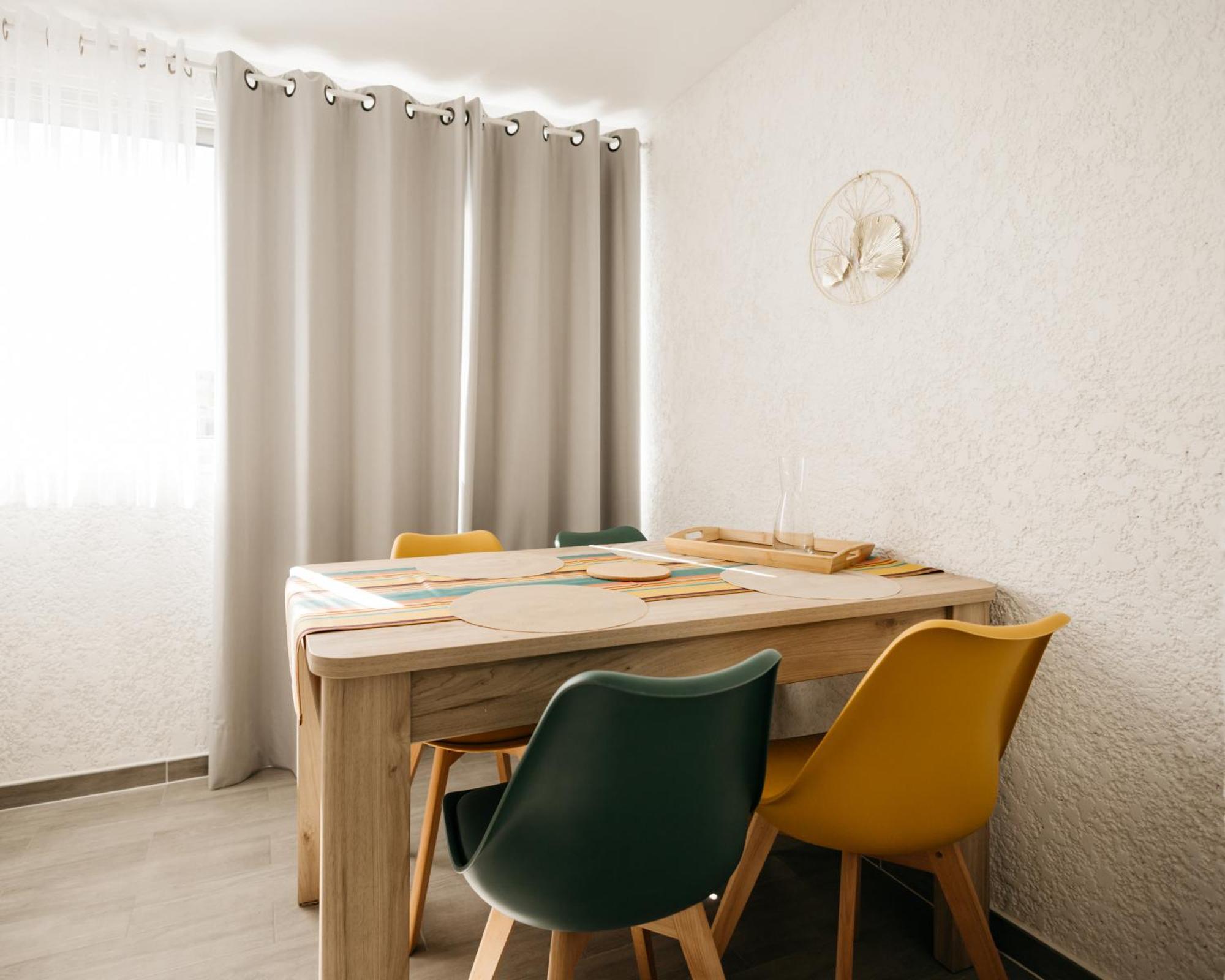 Cosy T1, A 10 Minutes A Pieds Des Plages Frejus Ngoại thất bức ảnh